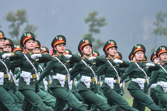 Chế độ phụ cấp khuyến khích đối với hạ sĩ quan, binh sĩ nữ phục vụ tại ngũ