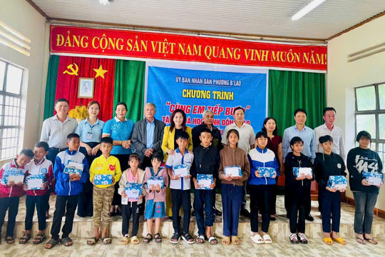 Hàng trăm suất quà, học bổng đến với học sinh khó khăn trước thềm năm học mới