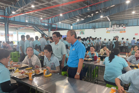 Gần 2.500 công nhân tham gia “Bữa cơm Công đoàn”
