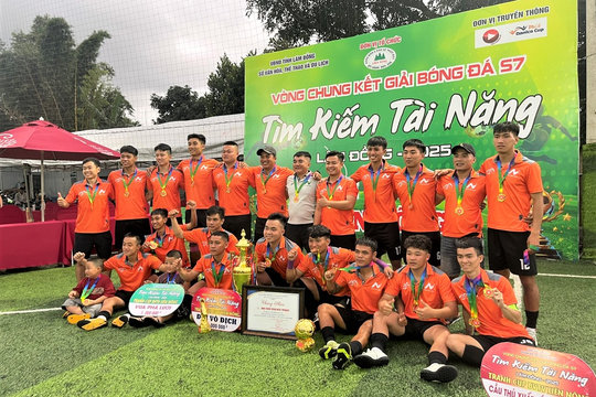 BĐS Anh Vinh vô địch giải Bóng đá 7 người “Tìm kiếm tài năng Lâm Đồng” lần 1