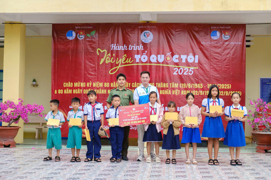 Nhiều phần quà, công trình ý nghĩa cho học sinh và người dân Đặc khu Phú Quý