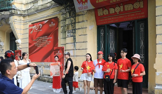Trạm dừng chân, check-in tuyệt đẹp cho người dân đi xem A80 tại Báo Hànộimới