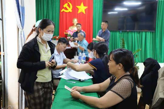 Nhiều hộ gia đình được hỗ trợ tiền triệu dịp Tết Độc lập