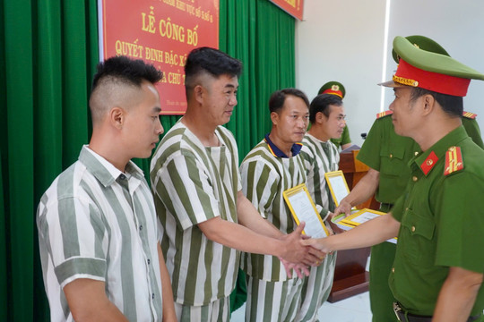 Phân trại tạm giam khu vực số 5, 6 công bố quyết định đặc xá cho 4 phạm nhân