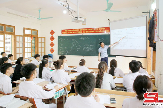 Thời gian làm chuyên viên có tính để xét thăng hạng giáo viên?