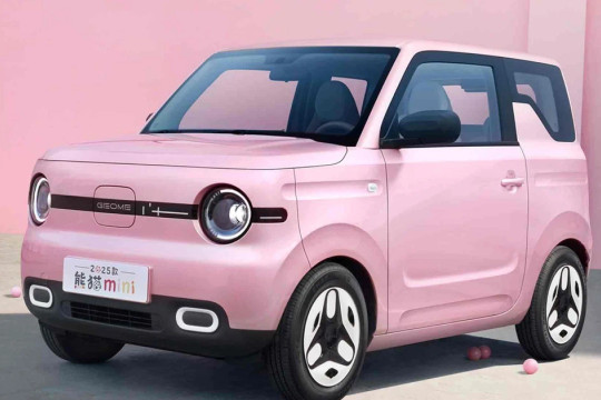 Ô tô điện mini có giá ngang xe tay ga, chạy 200 km mỗi lần sạc