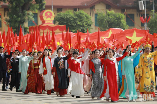Tự hào hát vang giai điệu thiêng liêng trong Lễ kỷ niệm, diễu binh, diễu hành