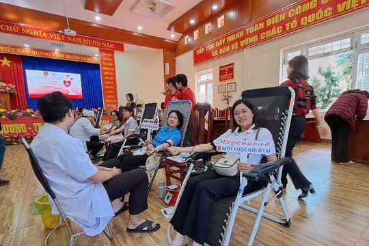 Kết nối yêu thương từ những giọt hồng