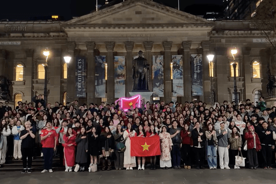 Clip du học sinh, kiều bào ở Australia cùng hát Quốc ca mừng 2/9 gây sốt mạng