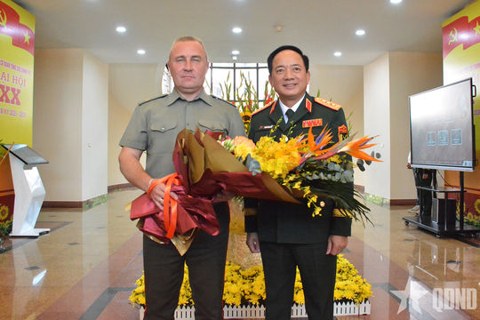Đại tướng Trịnh Văn Quyết tiếp Tổng cục trưởng Tổng cục Công tác tư tưởng, Bộ Quốc phòng Belarus