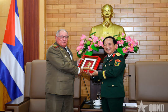 Đại tướng Trịnh Văn Quyết hội kiến Bộ trưởng Bộ các Lực lượng vũ trang cách mạng Cuba