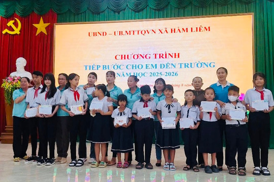 Nhiều học sinh khó khăn được tiếp bước đến trường