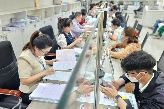 Cán bộ công chức nào được hỗ trợ tiền thuê nhà ở do ảnh hưởng sắp xếp đơn vị hành chính cấp tỉnh?