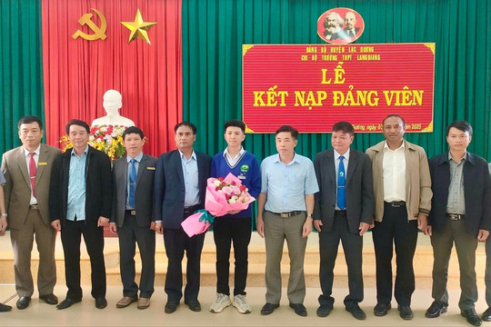 Tạo nguồn phát triển đảng viên trong học sinh DTTS