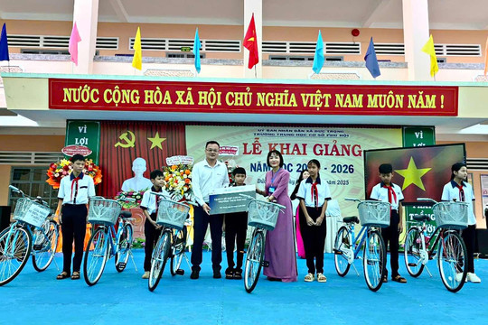 Công ty Thủy điện Đại Ninh tặng 50 xe đạp và 40 suất học bổng “Tiếp bước cho em đến trường” nhân dịp khai giảng