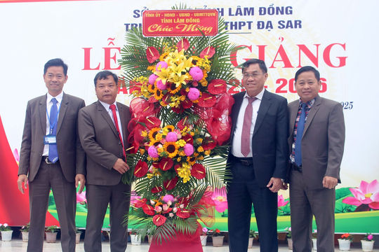 Phó Chủ tịch UBND tỉnh Võ Ngọc Hiệp dự khai giảng tại Trường THCS - THPT Đạ Sar