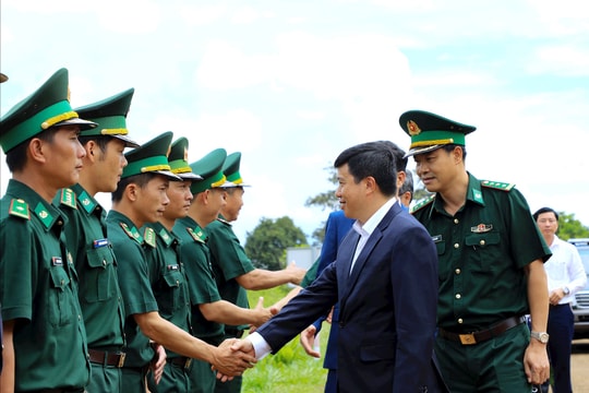 Bí thư Tỉnh ủy Lâm Đồng Y Thanh Hà Niê Kđăm thăm Đồn Biên phòng Đắk Đam