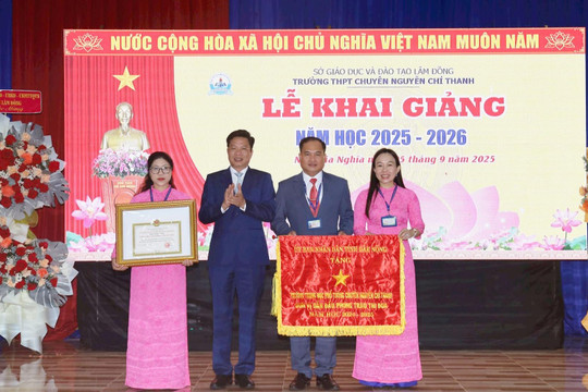 Phó Bí thư Tỉnh ủy Lưu Văn Trung dự khai giảng tại Trường THPT Chuyên Nguyễn Chí Thanh