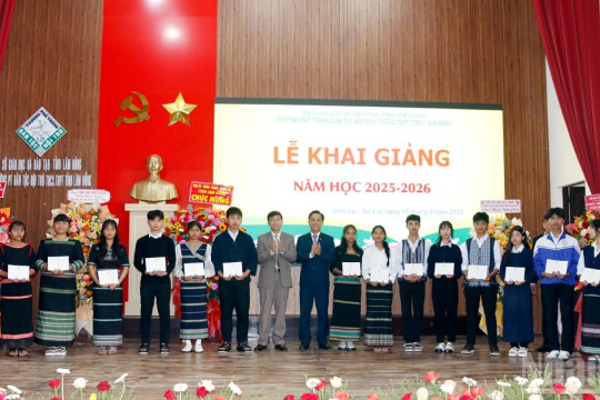 Gần 809 nghìn học sinh Lâm Đồng bước vào năm học mới