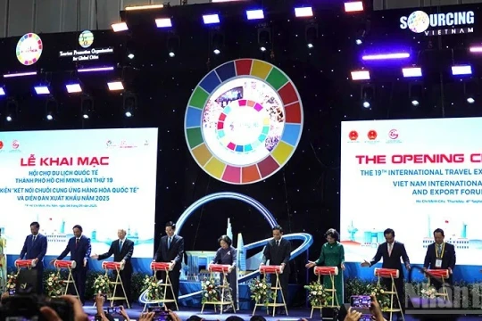 Phó Thủ tướng Mai Văn Chính đề xuất một số định hướng phát triển nhanh, bền vững cho ngành du lịch