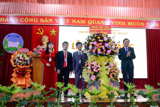 Trưởng Ban Tổ chức Tỉnh ủy Tôn Thiện Đồng dự Lễ khai giảng tại Trường THPT Bùi Thị Xuân - Đà Lạt