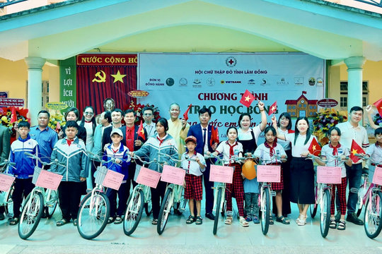 “Nâng bước em đến trường” giúp 87 học sinh khó khăn
