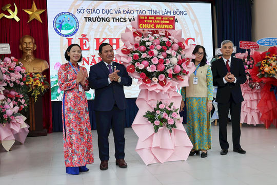 Phó Chủ tịch HĐND tỉnh Lâm Đồng K’ Mák dự khai giảng tại Trường THCS - THPT Đống Đa