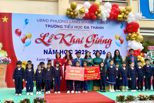 Phường Lang Biang - Đà Lạt vận động gần 500 triệu đồng hỗ trợ học sinh khó khăn bước vào năm học mới