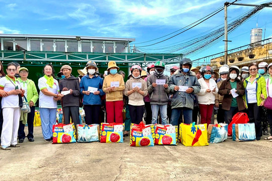 110 phần quà đến với gia đình khó khăn, người bệnh hiểm nghèo
