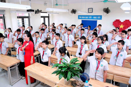 Giữ ổn định lộ trình học phí, mở rộng chính sách miễn và hỗ trợ học phí cho học sinh