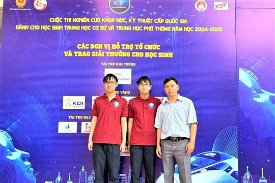 Tặng danh hiệu “Chiến sỹ thi đua toàn quốc” cho thầy Trần Quang Vĩnh Chánh