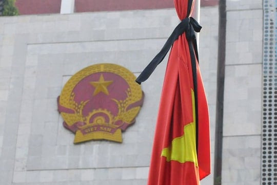 Khuyến khích sử dụng vòng hoa luân chuyển trong lễ viếng cán bộ, công chức từ 29/8/2025