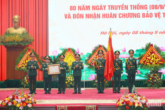 Cục Quân lực đón nhận Huân chương Bảo vệ Tổ quốc hạng Nhất