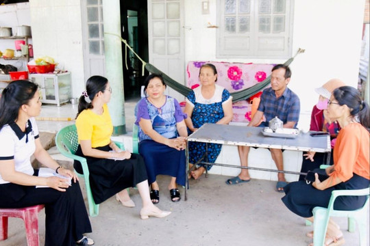 Phụ nữ Chăm giữ gìn an ninh trật tự
