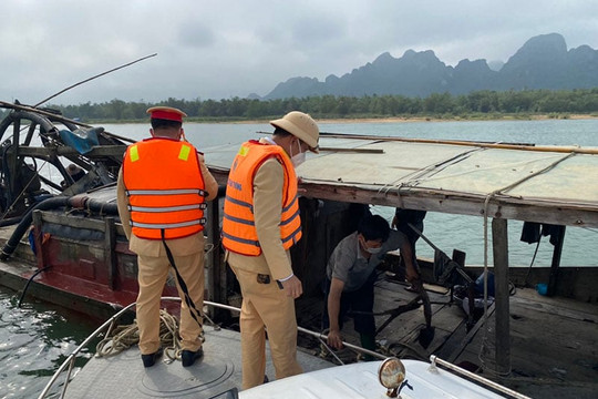 Quy định về kiểm soát giao thông đường thuỷ qua phương tiện, thiết bị kỹ thuật nghiệp vụ từ 10/10/2025