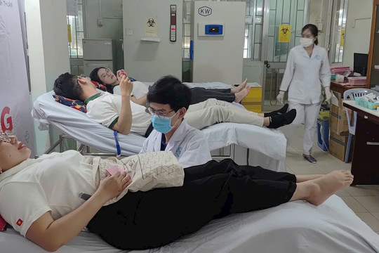 Canh cánh nỗi lo thiếu máu cứu người