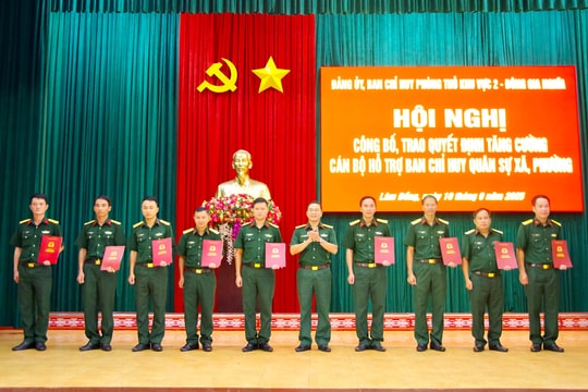 Tăng cường cán bộ hỗ trợ Ban CHQS các xã, phường