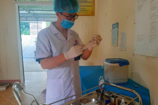 Người bác sĩ trẻ dành cả tuổi thanh xuân cho người dân vùng cao giờ lâm bạo bệnh cần sự giúp đỡ của cộng đồng