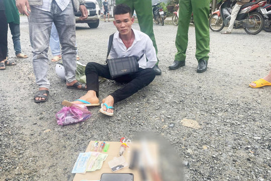 Bắt quả tang đối tượng tàng trữ ma túy