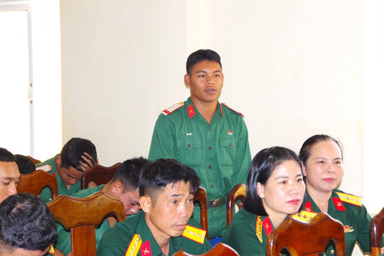 Đoàn công tác PTKV 2 đối thoại dân chủ với Đại đội Bộ binh 1