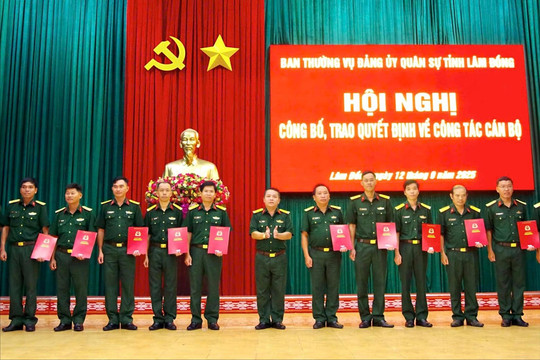 Lâm Đồng trao quyết định nghỉ hưu, phục viên cho 25 quân nhân