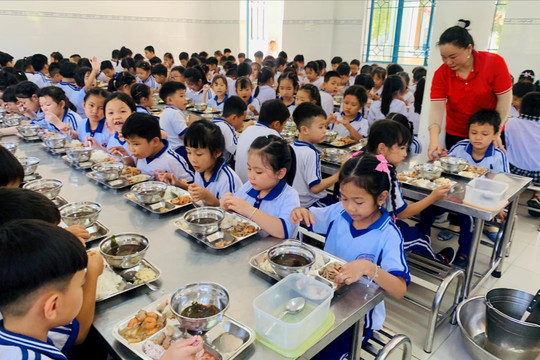 Bảo đảm quyền lợi bán trú cho học sinh