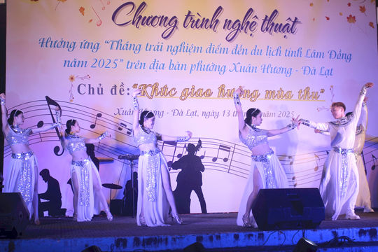 Sôi động đêm nghệ thuật “Khúc giao hưởng mùa thu”