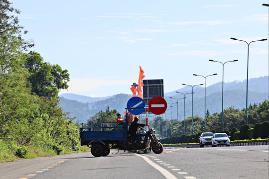 Báo động tình trạng mất an toàn giao thông trên cao tốc Liên Khương - Prenn