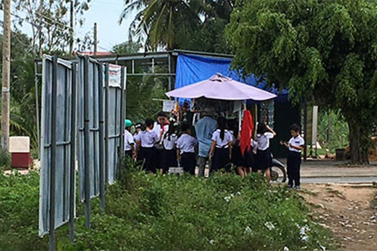 Nỗi lo hàng rong trước cổng trường học