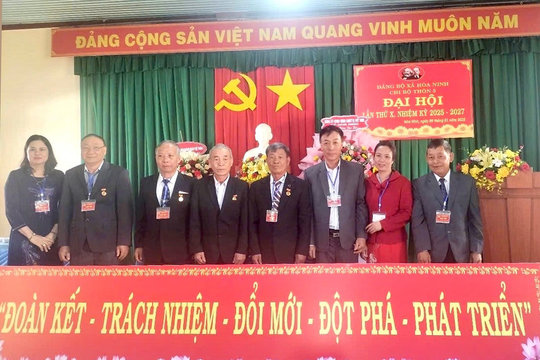 Bí thư chi bộ gương mẫu, hết lòng vì người dân