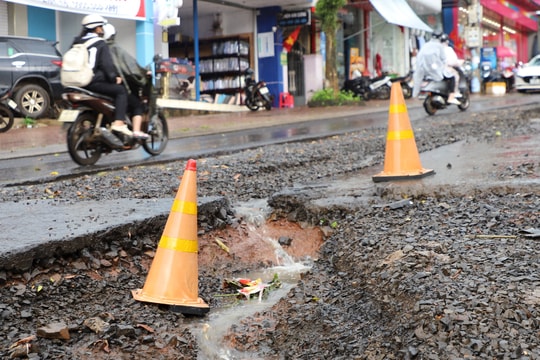Trầy trật đi lại vì đường bị đào lên rồi… để đó