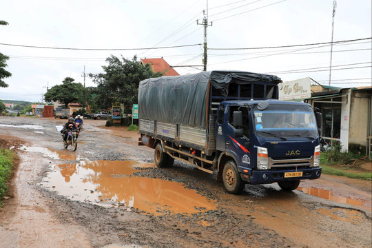 Nỗi lo tai nạn giao thông mùa mưa ở Lâm Đồng