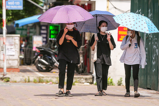Dự báo thời tiết ngày 16/9: Hà Nội nắng gián đoạn, nhiệt độ cao nhất 35°C