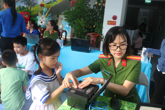 Không đăng ký thường trú, nhiều trẻ chưa có hộ khẩu